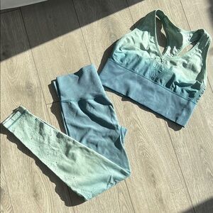 PINK Active by Victoria’s Secret Blue and Teal Ombre Sports Bra and Leggings Set